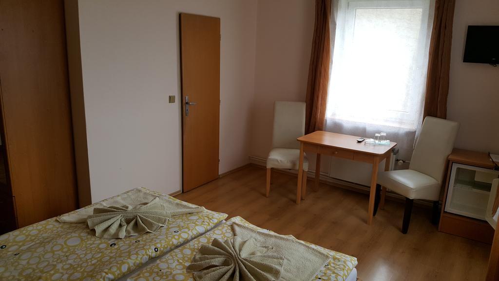 Pension U Dubu Františkovy Lázně 外观 照片